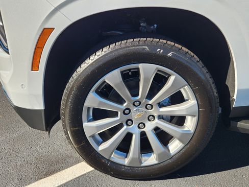 New 2026 Chevrolet Suburban Premier image 4