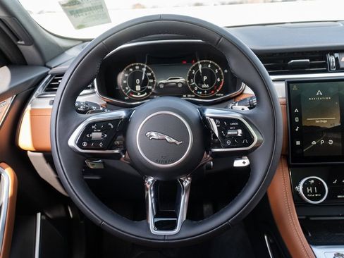 Used 2025 Jaguar F-PACE R-Dynamic S AWD/4WD image 12