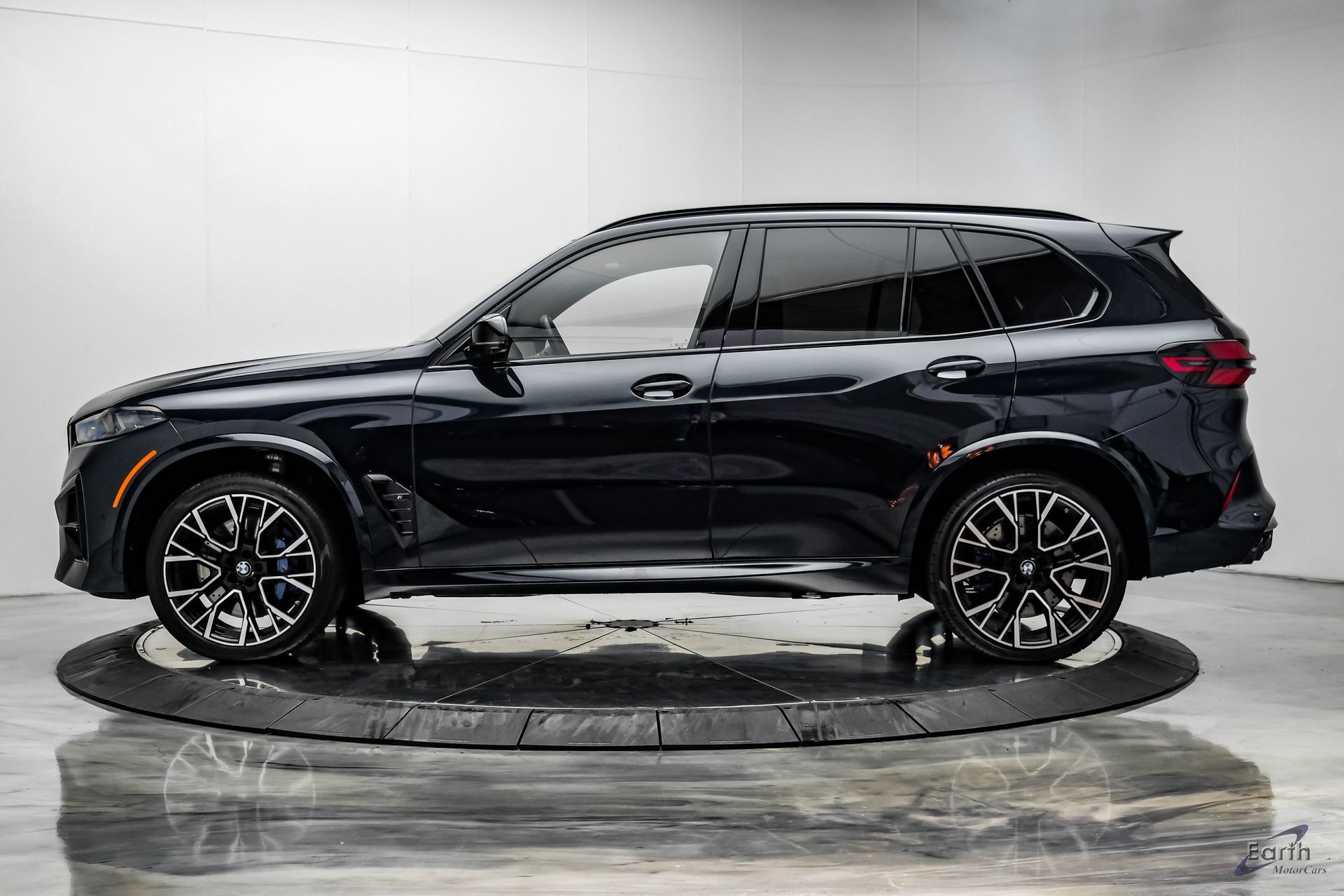 Used 2025 BMW X5 M Competition w/ Executive Package AWD/4WD image 7