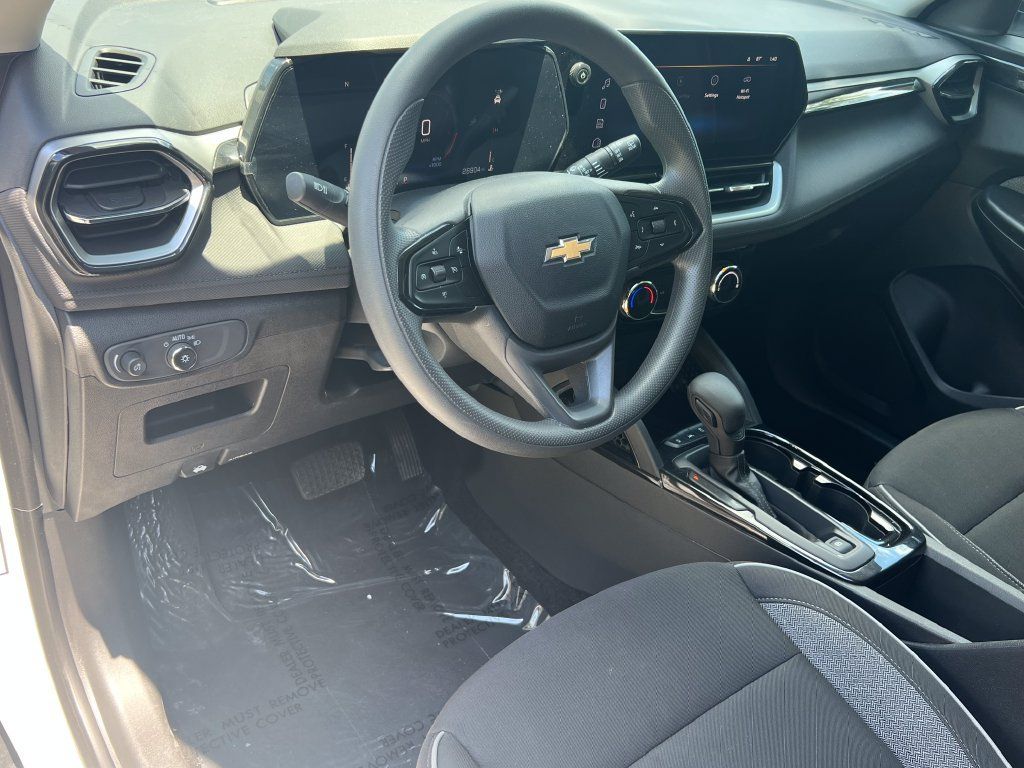 Used 2025 Chevrolet TrailBlazer LT AWD/4WD image 18