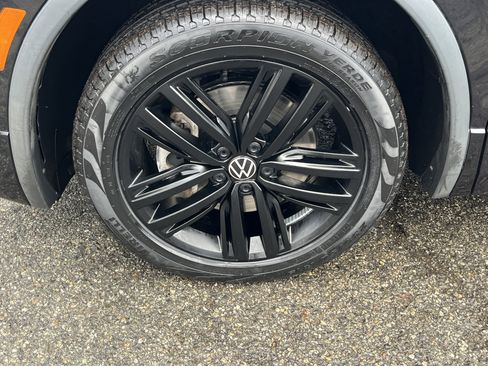 Used 2022 Volkswagen Tiguan SE R-Line image 10