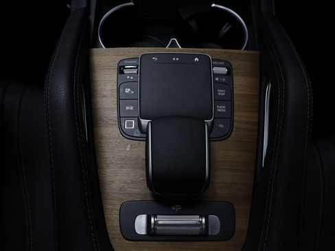 Used 2025 Mercedes-Benz GLS 450 4MATIC image 12