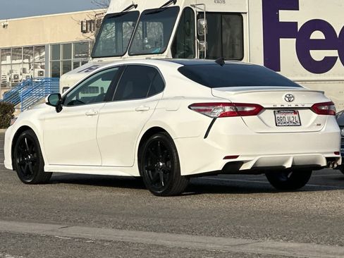 Used 2020 Toyota Camry SE image 6