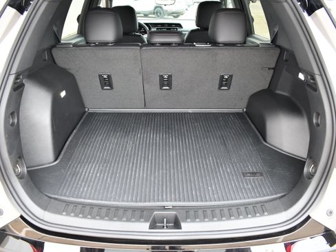 Used 2026 GMC Terrain AT4 w/ Technology Package II image 8