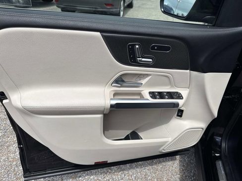 Used 2021 Mercedes-Benz GLB 250 w/ Premium Package image 20