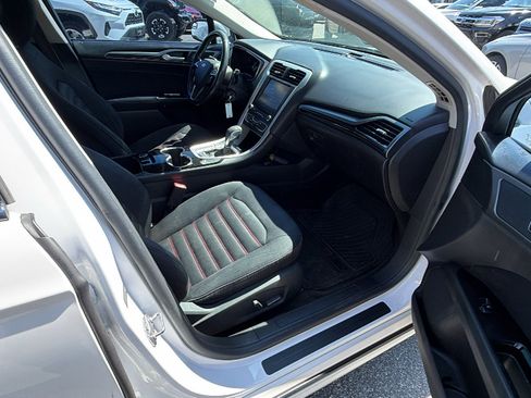 Used 2016 Ford Fusion SE image 19