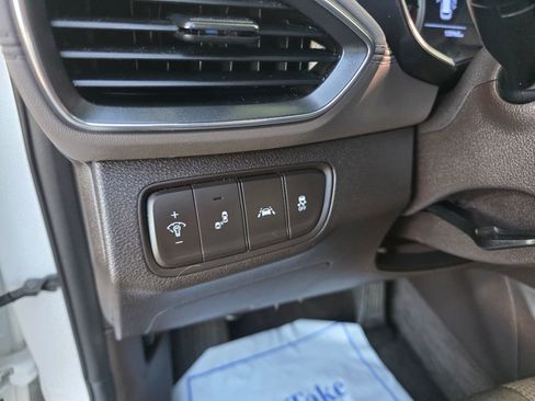 Used 2019 Hyundai Santa Fe SE FWD image 18