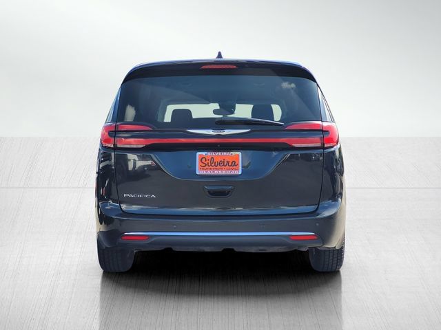 Used 2023 Chrysler Pacifica Touring-L FWD image 5