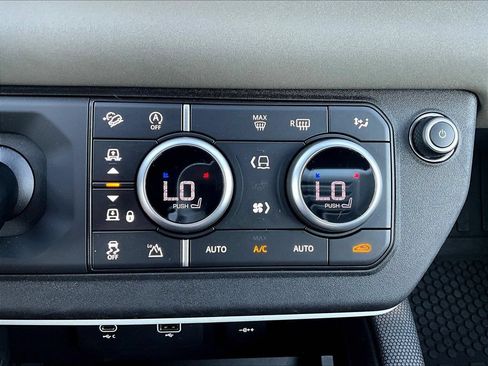 Used 2022 Land Rover Defender 110 X-Dynamic SE AWD/4WD image 17