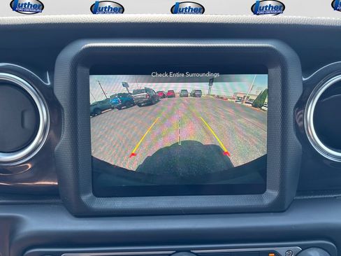 Used 2022 Jeep Wrangler Unlimited Sahara AWD/4WD image 20