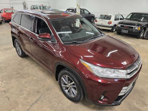 Used 2018 Toyota Highlander XLE AWD/4WD image 16