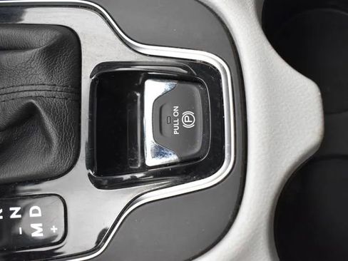 Used 2020 Jeep Cherokee Limited image 34