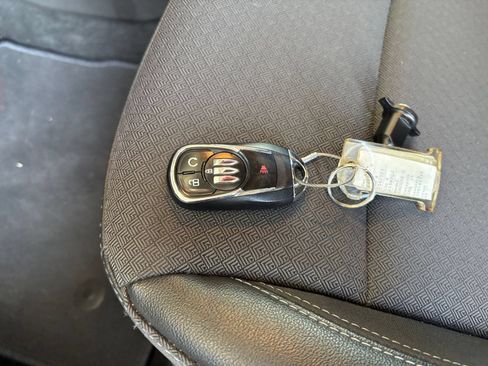 Used 2025 Buick Encore GX Preferred AWD/4WD image 21
