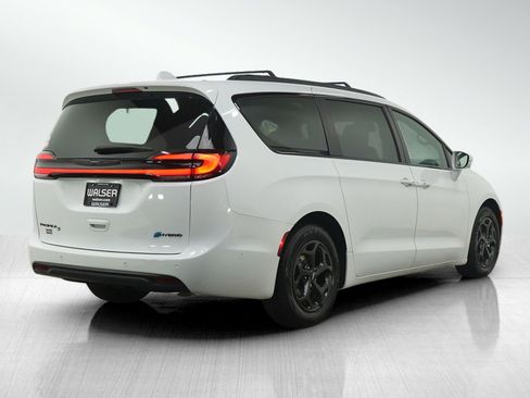 Used 2022 Chrysler Pacifica Limited w/ S Appearance Package image 5