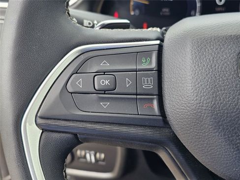 Used 2024 Jeep Grand Cherokee Altitude RWD image 41