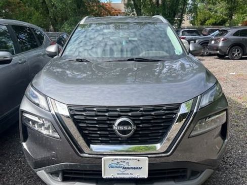 Used 2022 Nissan Rogue SV w/ SV Premium Package AWD/4WD image 2