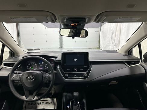 Used 2025 Toyota Corolla LE image 40
