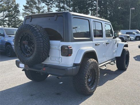 Used 2019 Jeep Wrangler Unlimited Sahara AWD/4WD image 5