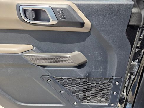 Used 2023 Ford Bronco Wildtrak image 23