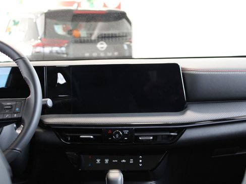 New 2025 Nissan Kicks SR image 8