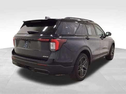 Used 2025 Ford Explorer ST-Line w/ ST-Line Street Pack AWD/4WD image 4