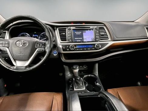 Used 2017 Toyota Highlander Limited Platinum AWD/4WD image 9