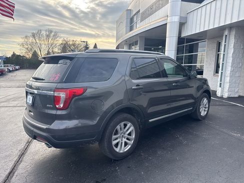 Used 2018 Ford Explorer XLT w/ Equipment Group 202A image 6