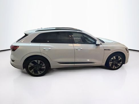 Used 2022 Audi e-tron Premium w/ Convenience Plus Package AWD/4WD image 10