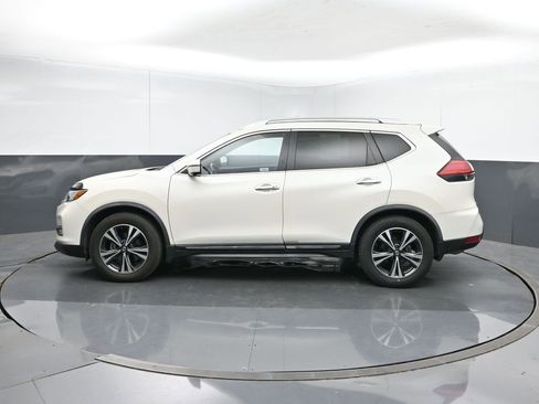 Used 2017 Nissan Rogue SL w/ SL Premium Package image 3