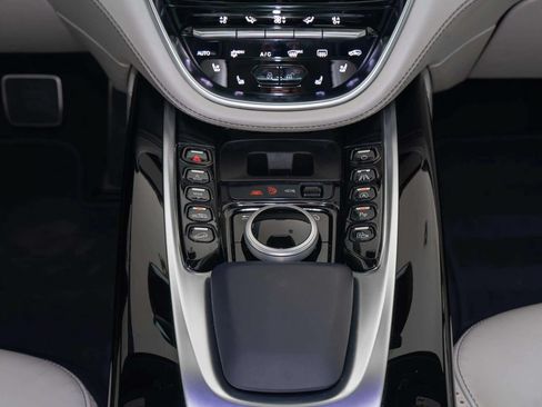 Used 2023 Aston Martin DBX AWD/4WD image 33