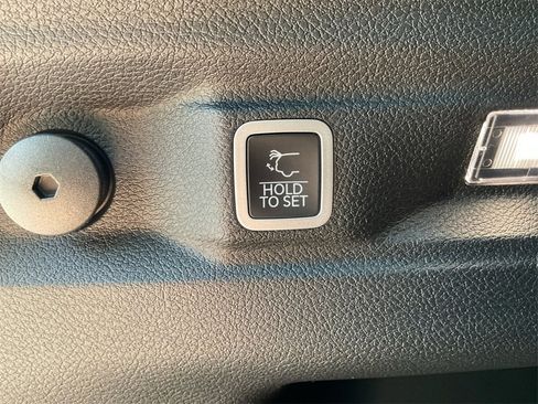 New 2025 Jeep Grand Cherokee L Laredo w/ Luxury Tech Group I image 29