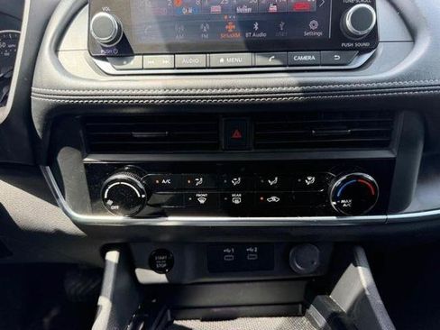 Used 2024 Nissan Rogue S FWD image 15