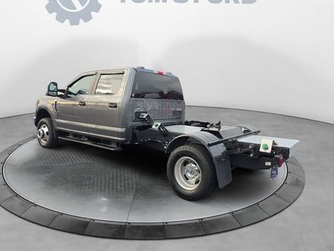 Certified 2022 Ford F350 XL w/ Power Equipment Group AWD/4WD image 3