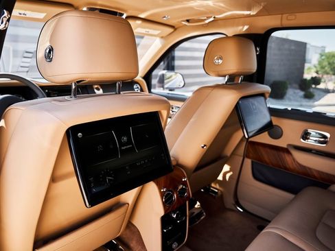 Used 2020 Rolls-Royce Cullinan AWD/4WD image 35