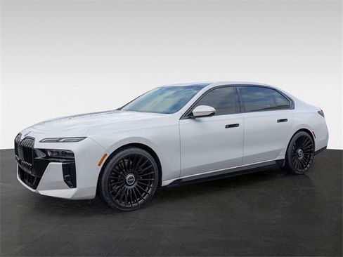 Used 2024 BMW i7 xDrive60 image 4