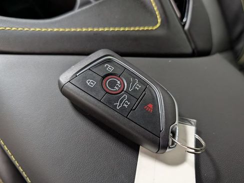 Used 2025 Chevrolet Corvette Stingray Premium Cpe w/ Z51 Performance Package RWD image 28