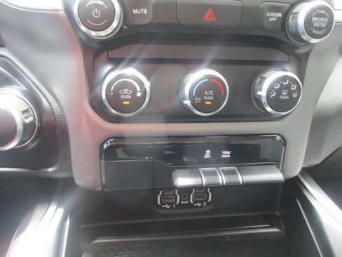 Used 2020 RAM 1500 Big Horn AWD/4WD image 11