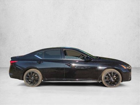 Used 2023 Nissan Altima 2.5 SR w/ SR Premium Package FWD image 4