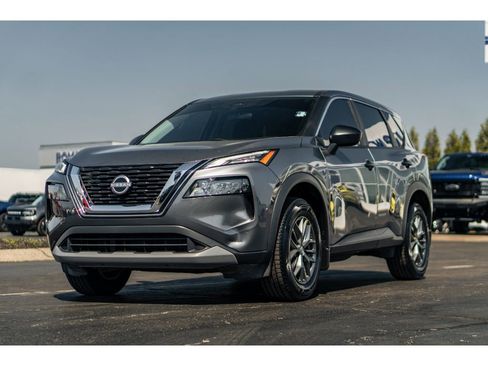 Used 2023 Nissan Rogue S image 2