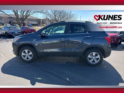Used 2018 Chevrolet Trax LT w/ LT Convenience Package image 9
