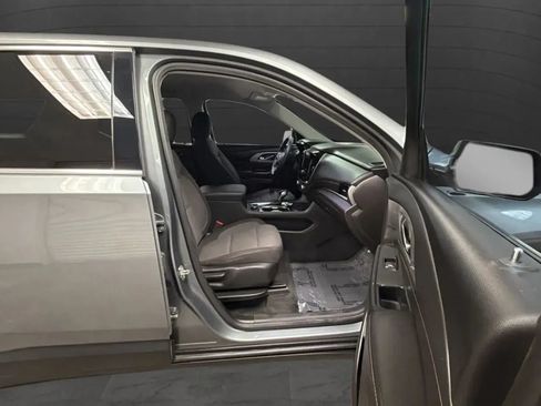 Used 2021 Chevrolet Traverse LS FWD image 22