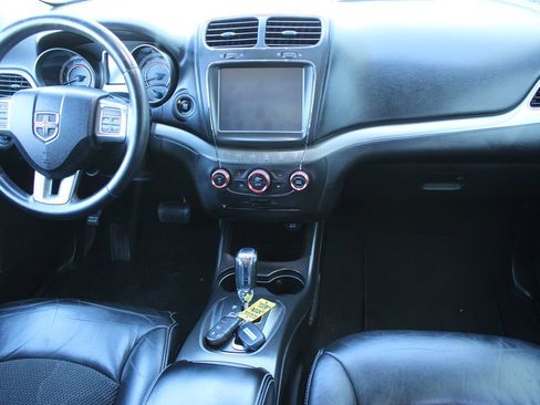 Used 2015 Dodge Journey Crossroad w/ Flexible Seating Group image 19