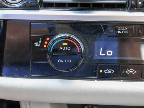 Used 2022 Nissan Pathfinder SV AWD/4WD image 25