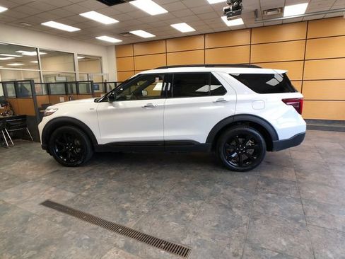 Certified 2023 Ford Explorer ST-Line w/ Class IV Trailer Tow Package AWD/4WD image 4