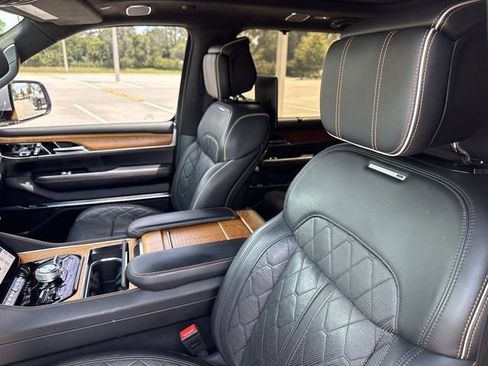 Used 2022 Jeep Grand Wagoneer Series III w/ Rear Seat Video Group 1 AWD/4WD image 28