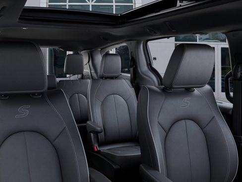 New 2026 Chrysler Pacifica Limited w/ S Appearance Package FWD image 26