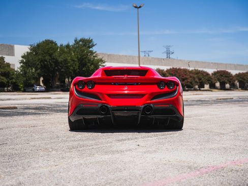 Used 2021 Ferrari F8 Tributo RWD image 27