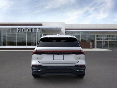New 2025 Lincoln Nautilus Premier image 5
