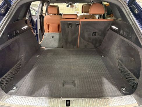 Used 2022 Audi e-tron Premium w/ Convenience Plus Package image 27