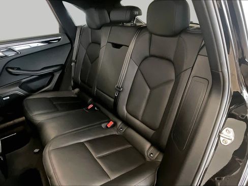 Used 2022 Porsche Macan AWD/4WD image 17